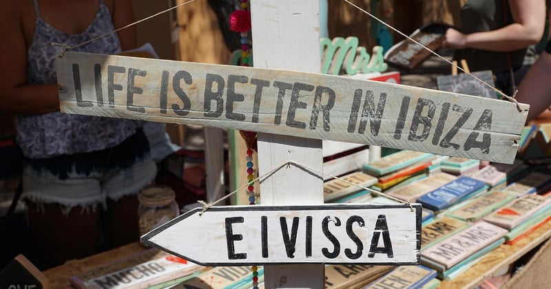 Où trouver des souvenirs artisanaux authentiques en voyage
